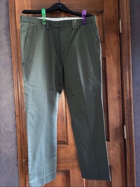 J. Crew Men's Olive Green Flat-Front Chinos